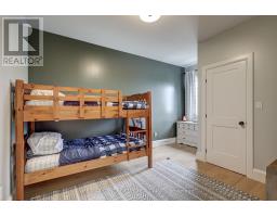 8 OAK STREET - 17
