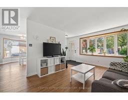 7 UPCOTT CRESCENT - 10