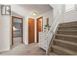 7 UPCOTT CRESCENT - 34