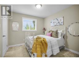 1689 BAYSWATER CRESCENT - 20