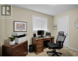 1689 BAYSWATER CRESCENT - 21