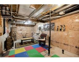 1689 BAYSWATER CRESCENT - 25