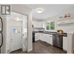 40 HAWKESBURY AVENUE - 11