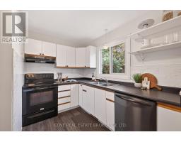 40 HAWKESBURY AVENUE - 12