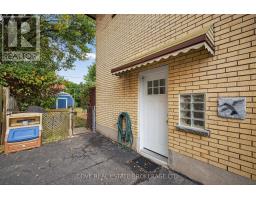 40 HAWKESBURY AVENUE - 32
