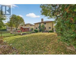 40 HAWKESBURY AVENUE - 37