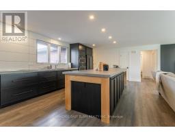 26 LAWRENCE CRESCENT - 13