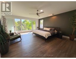 26 LAWRENCE CRESCENT - 23