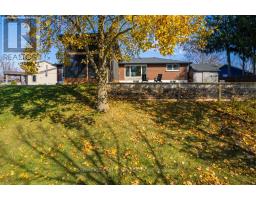 26 LAWRENCE CRESCENT - 40