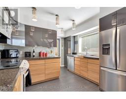 21 FOSTER AVENUE W - 11