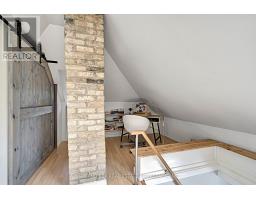 21 FOSTER AVENUE W - 23