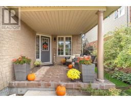 916 CRESTHAVEN CRESCENT - 2