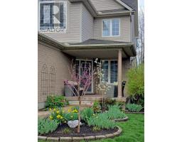 916 CRESTHAVEN CRESCENT - 36