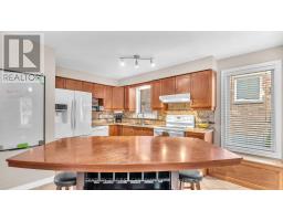 916 CRESTHAVEN CRESCENT - 9