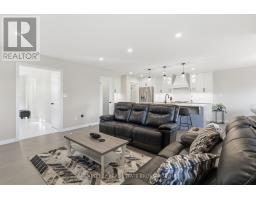 30 HARLEQUIN COURT - 18
