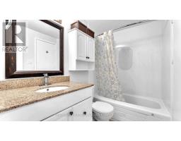 22 - 300 SANDRINGHAM CRESCENT - 14