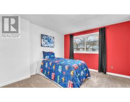 22 - 300 SANDRINGHAM CRESCENT - 16