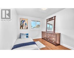 22 - 300 SANDRINGHAM CRESCENT - 18