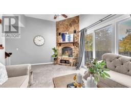 22 - 300 SANDRINGHAM CRESCENT - 4