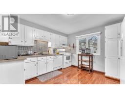 22 - 300 SANDRINGHAM CRESCENT - 8