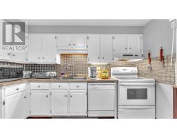 22 - 300 SANDRINGHAM CRESCENT - 9