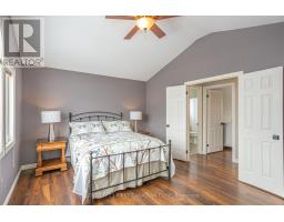 32 STONEFIELD LANE - 36