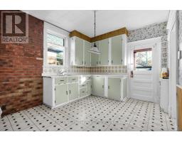 121 TECUMSEH AVENUE E - 11