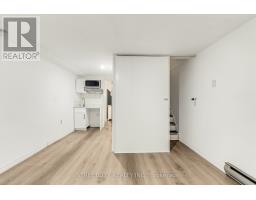 D - 71 WELLESLEY CRESCENT - 17