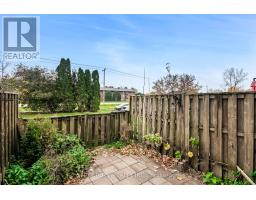 D - 71 WELLESLEY CRESCENT - 25