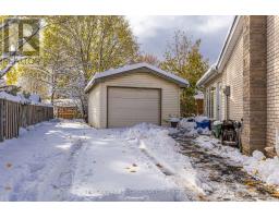 636 GLENGYLE CRESCENT - 4
