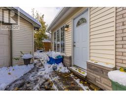 636 GLENGYLE CRESCENT - 6