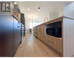 235 KENNINGTON WAY - 6