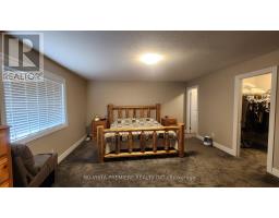 3074 TURNER CRESCENT - 35