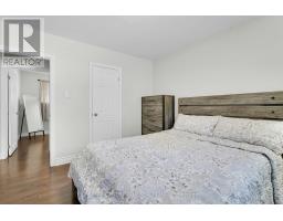 1951 DULUTH CRESCENT - 18