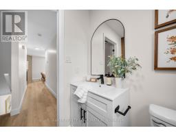 39 - 1990 WAVELL STREET - 18