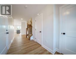 34 POSTMA CRESCENT - 4