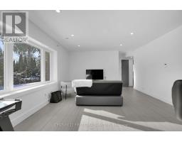 878 RIVERSIDE DRIVE - 32