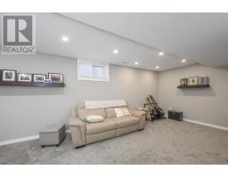 21 CAVERHILL CRESCENT - 28