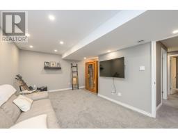 21 CAVERHILL CRESCENT - 29