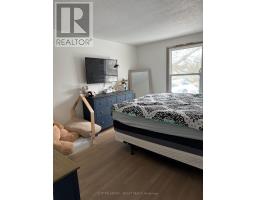 74 - 70 FIDDLERS GREEN ROAD - 8