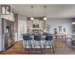 696 BENNETT CRESCENT - 33