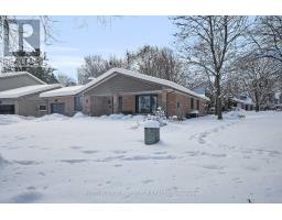 67 FARMINGTON CRESCENT - 3