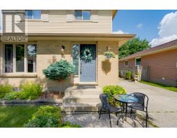 74 ERICA CRESCENT - 2