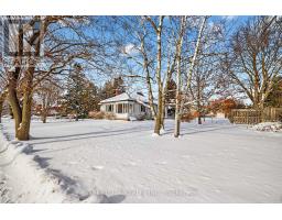 566 SOUTHDALE ROAD E - 22