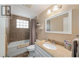 39 LYSANDA AVENUE - 16