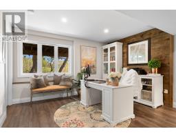 5 - 727 APRICOT DRIVE - 36