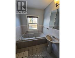 4 - 39 REGINA STREET - 23