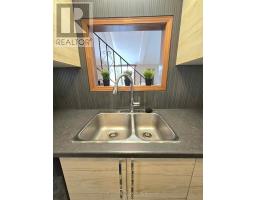 48 LUTON CRESCENT - 10