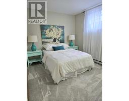 48 LUTON CRESCENT - 12