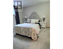 48 LUTON CRESCENT - 13